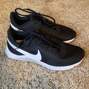 Nike Training Shoe 6.5 black w/white